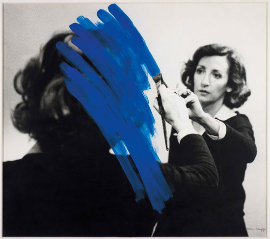 File:Almeida Helena 1975 Pintura habitada.jpg