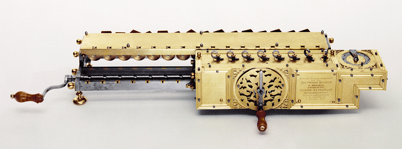 File:Leibniz BN 38895 Rechenmaschine-Nachbau.jpg