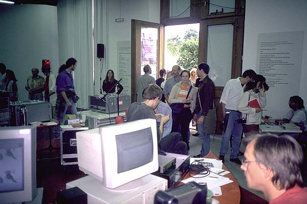File:Hybrid Workspace Kunstradio 004.jpg