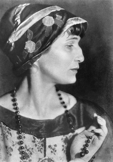 File:Anna Akhmatova 1924.jpg