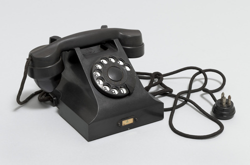 File:Heiberg Jean 1932 Ericsson DBH 1001 Bakelite Telephone.jpg