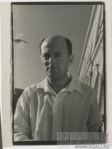 File:El Lissitzky in Weimar 2.jpg
