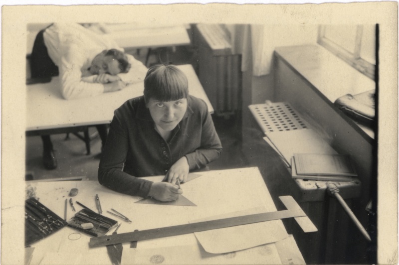 File:Lotte Beese and Helmut Schulze Bauhaus Dessau c1928.jpg